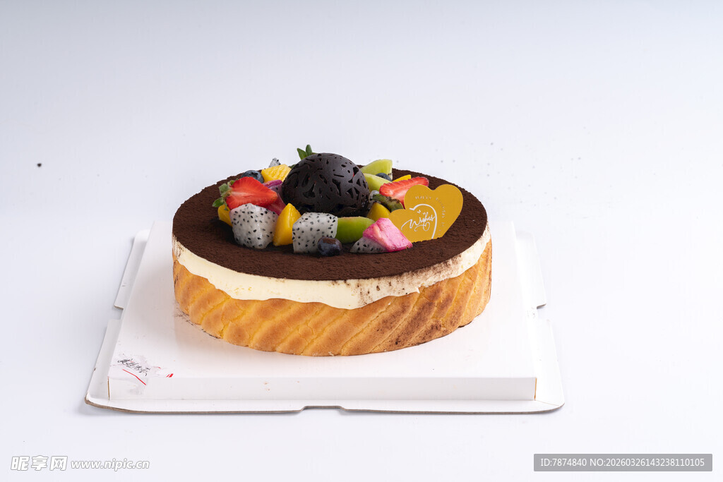 水果巧克力装饰美味蛋糕