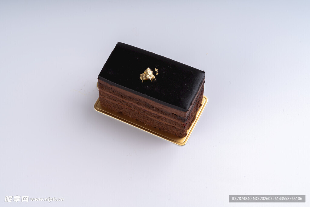 精致巧克力夹心甜点