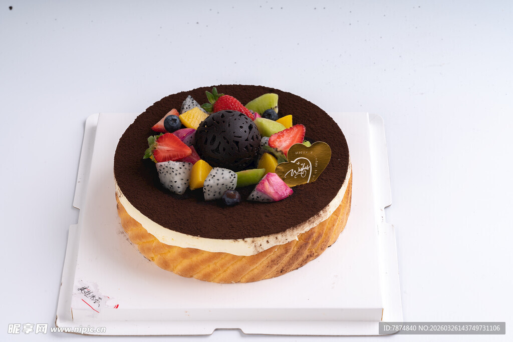巧克力水果装饰美味蛋糕