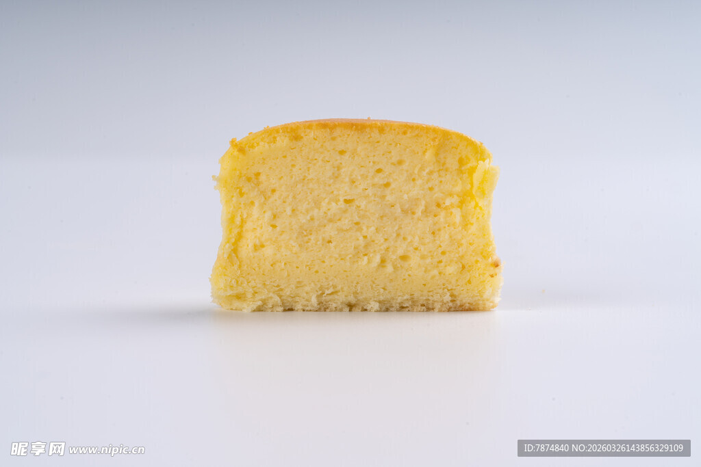 一块蓬松的美味蛋糕