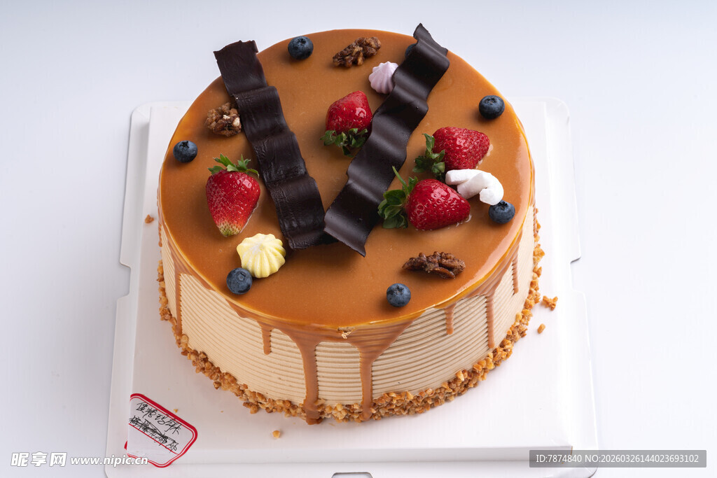 美味巧克力淋面水果蛋糕