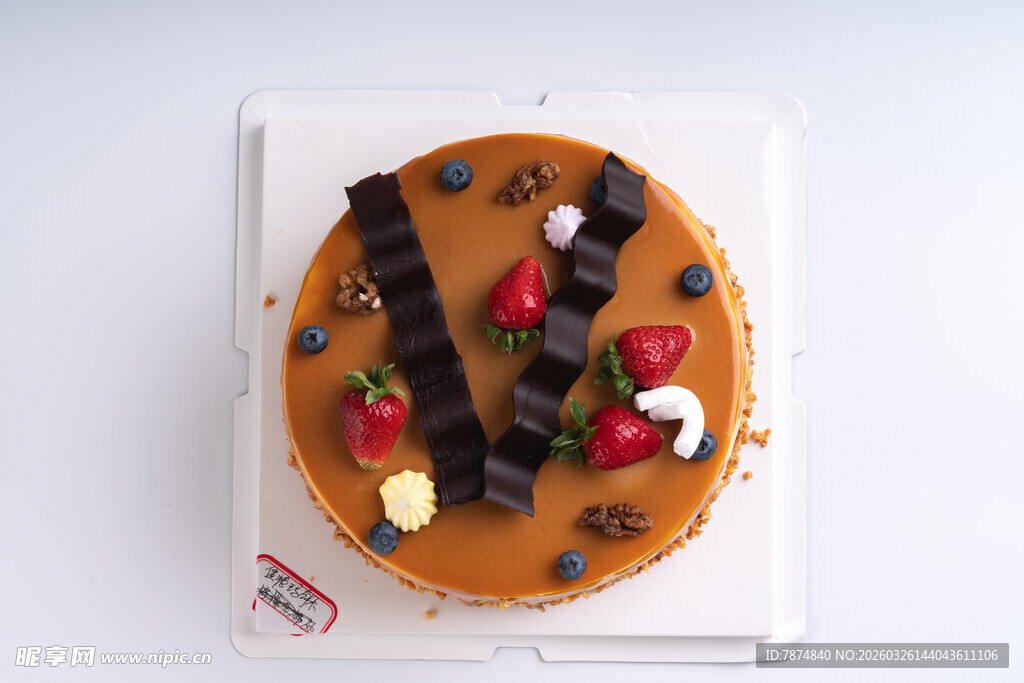 美味水果巧克力装饰蛋糕