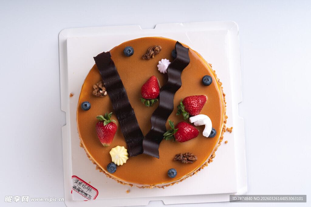 美味水果巧克力装饰蛋糕