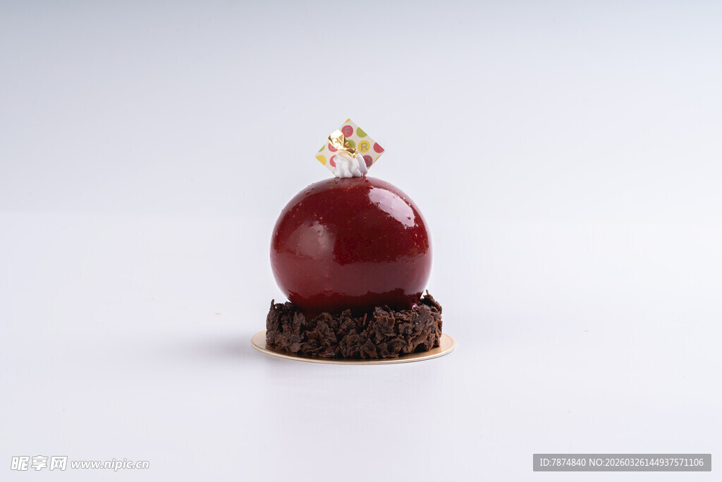 精致红果造型创意甜品