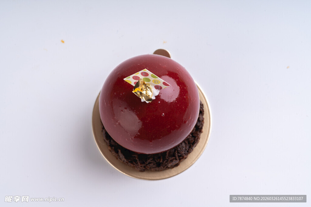 精致红果甜点 点缀精美