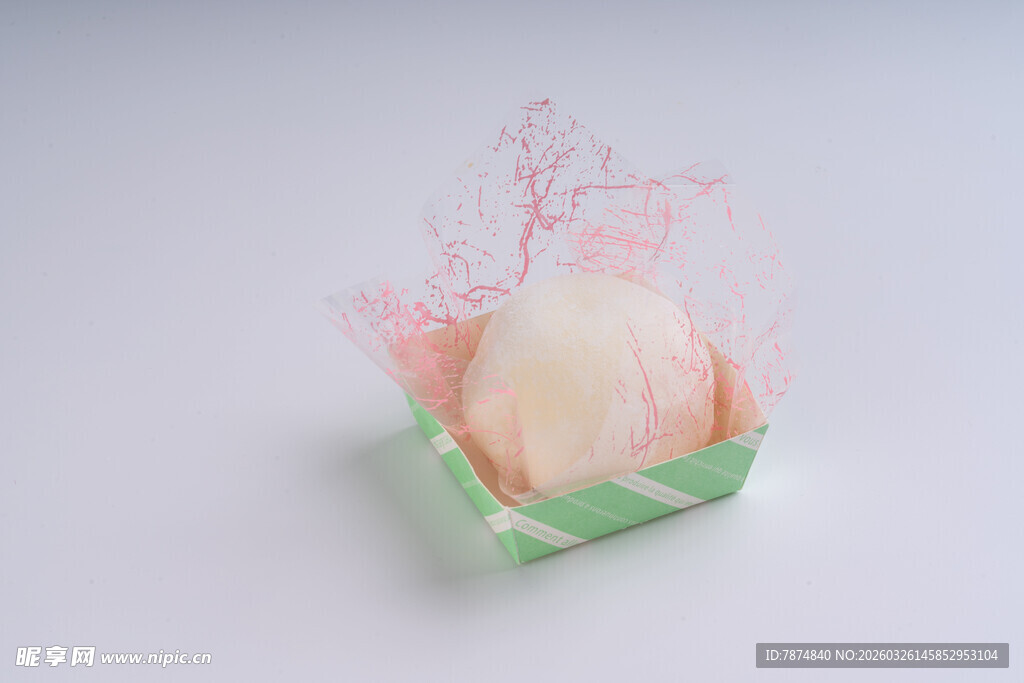 精致盒装粉色系糕点