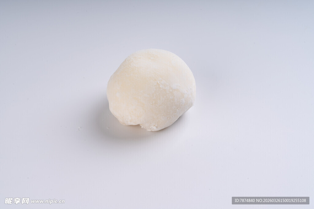 白色圆润物体特写