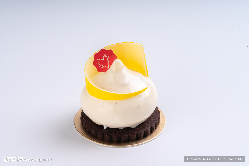 精致芒果草莓装饰小蛋糕