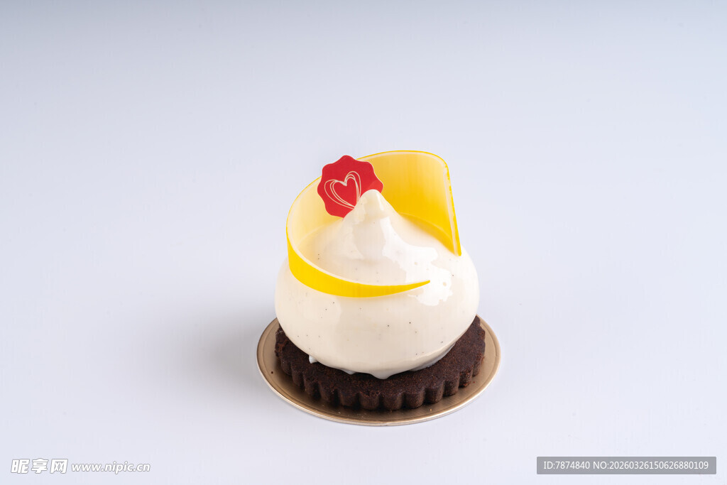 精致草莓柠檬奶油小蛋糕