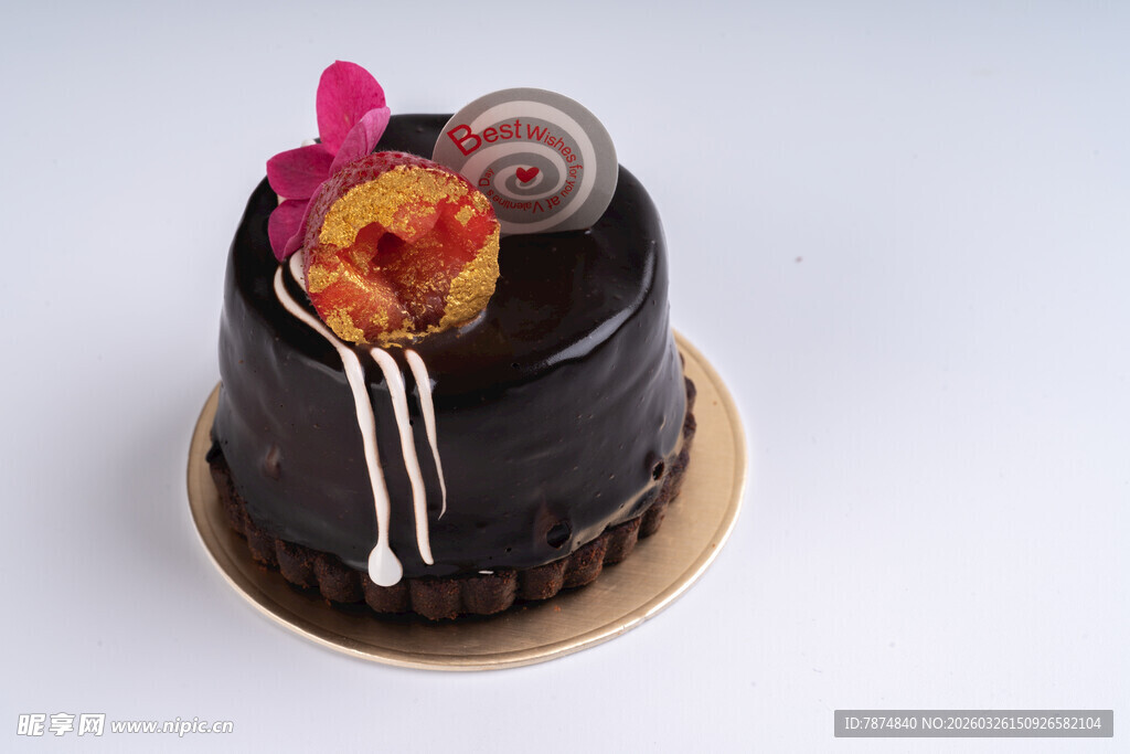 巧克力装饰蛋糕