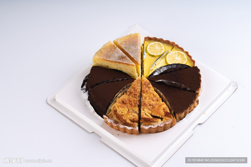 多彩分层蛋糕切片展示