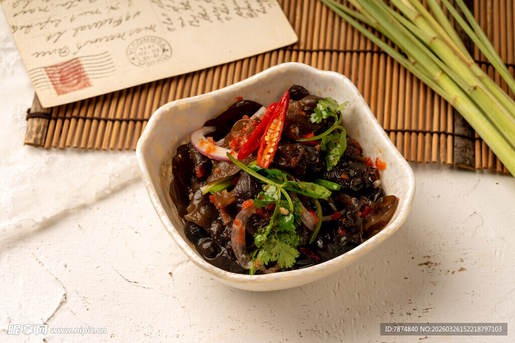 美味凉拌海茸 色彩诱人