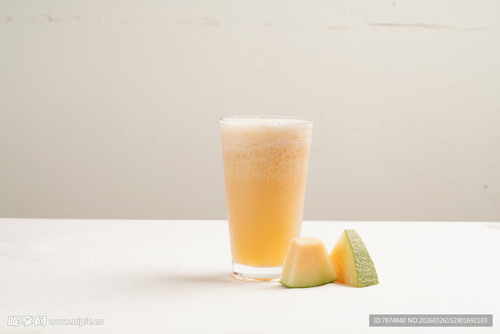 哈密瓜汁与瓜块特写