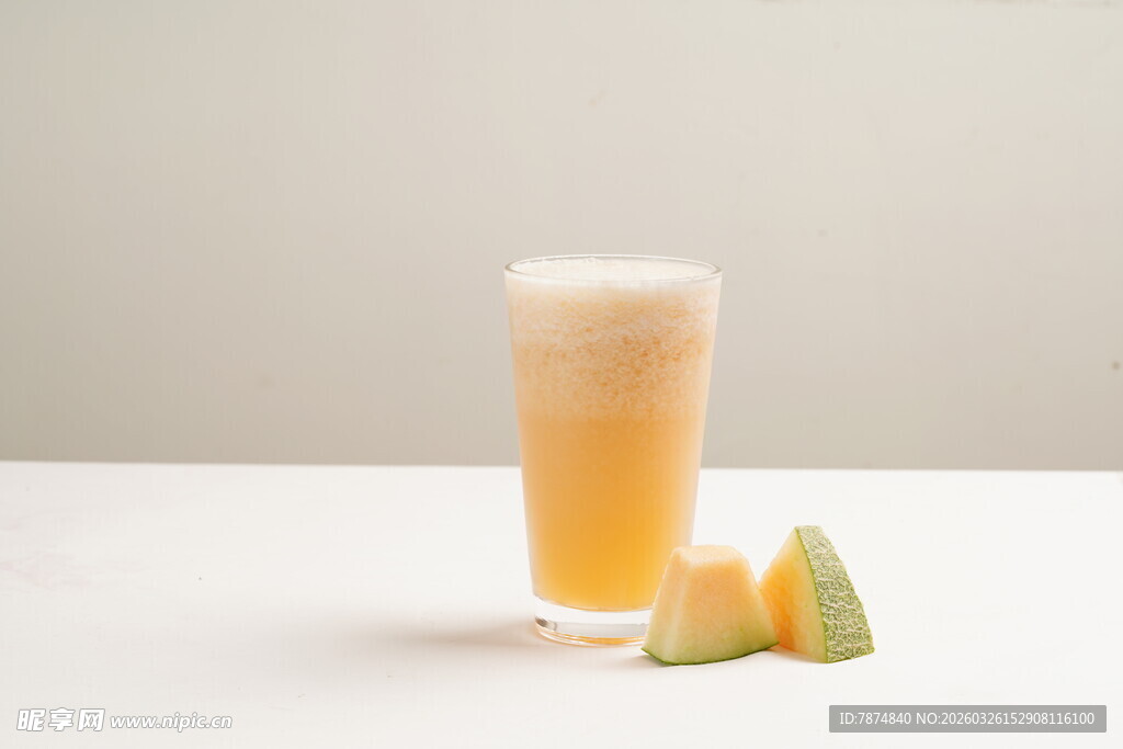 哈密瓜汁与瓜块的清新组合