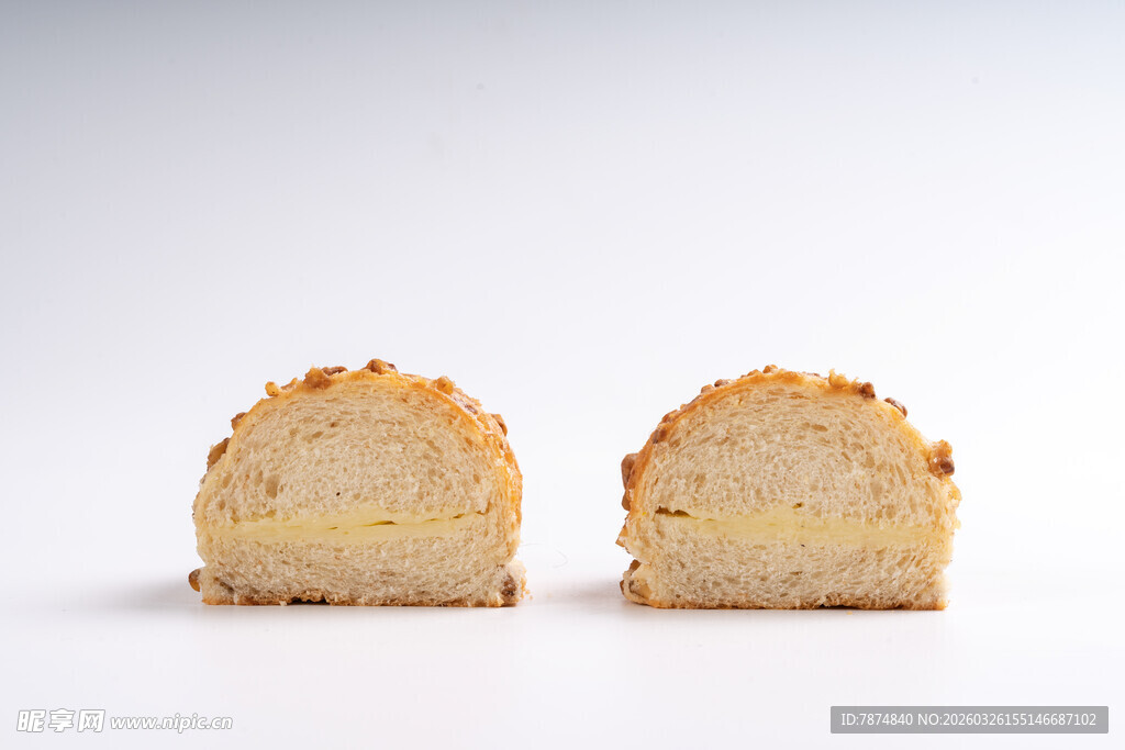 两块美味的糕点