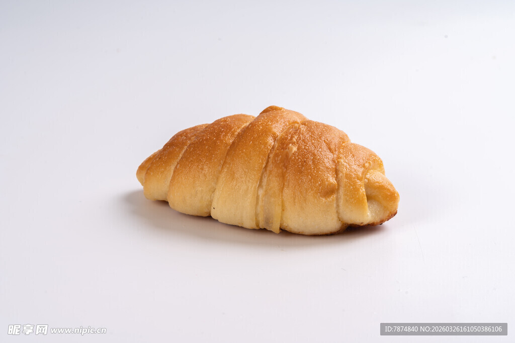 单个牛角面包特写