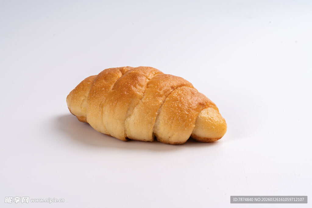 金黄酥脆牛角包