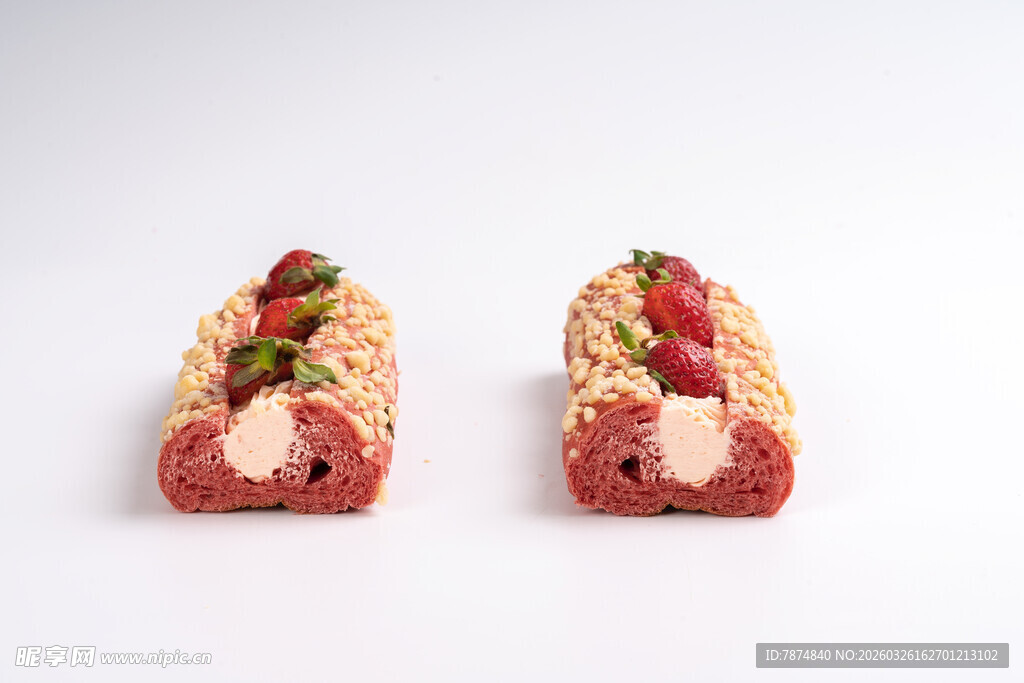 草莓夹心糕点卷