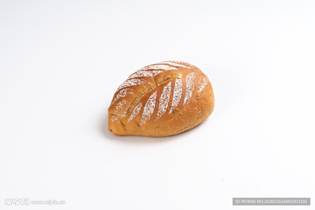 单个撒粉面包特写