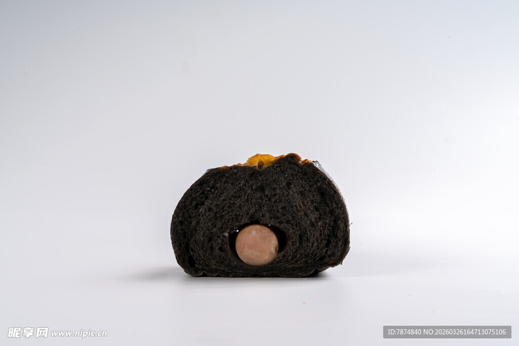 切开的巧克力面包