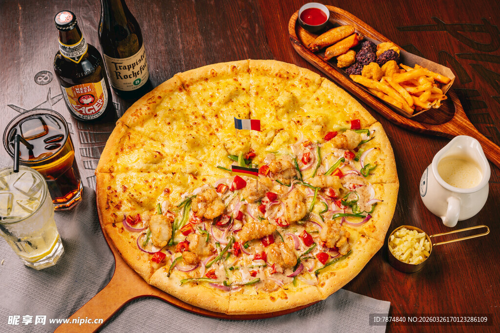 美味披萨搭配多样饮品