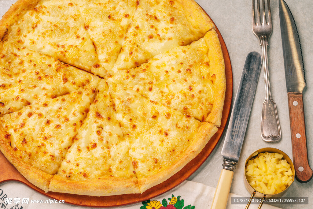 美味菠萝披萨待享用