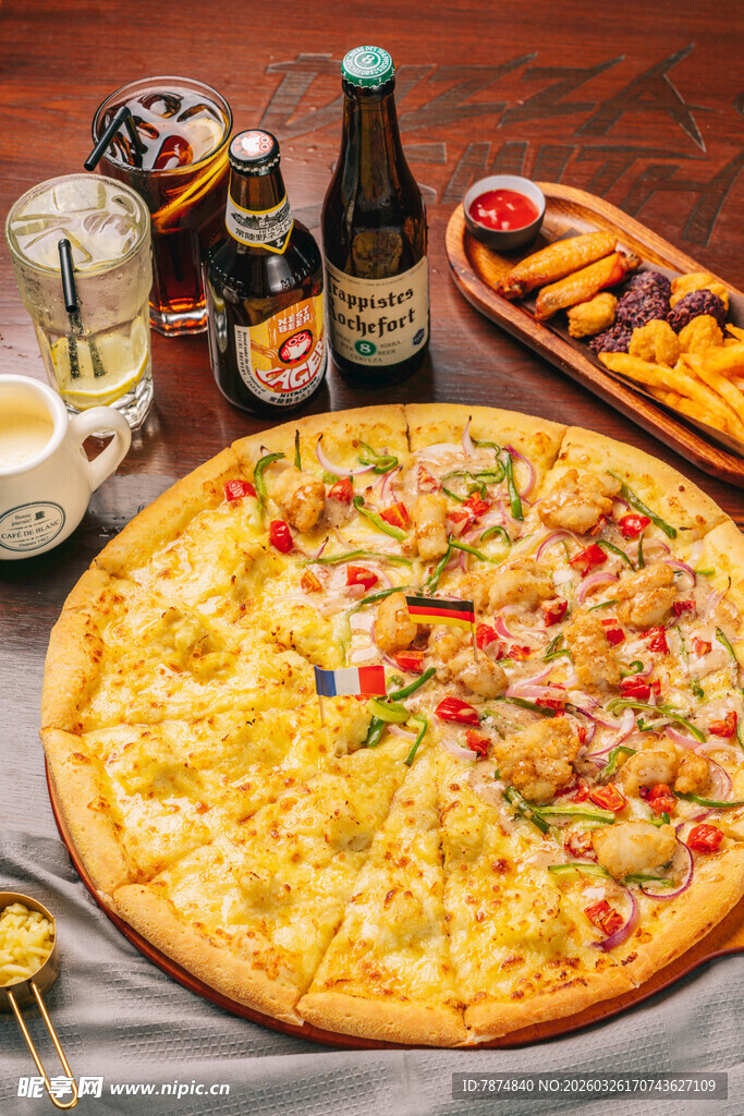 美味披萨搭配多样美食