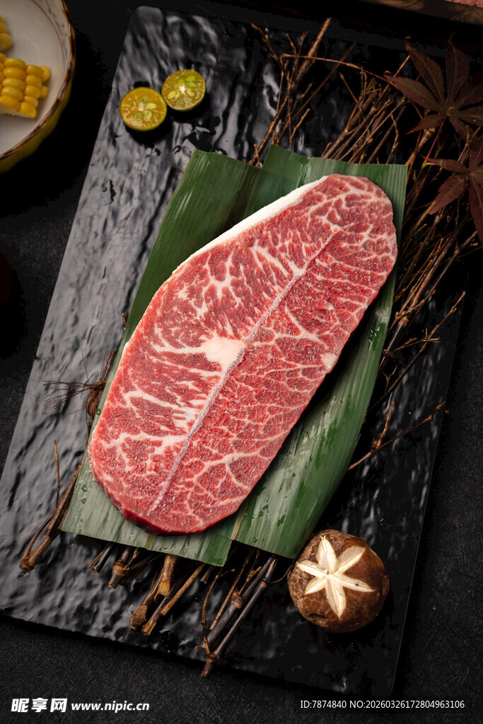 新鲜雪花牛肉摆盘展示