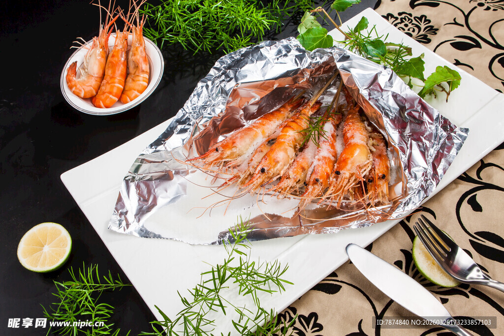 锡纸包裹的美味盐焗虾