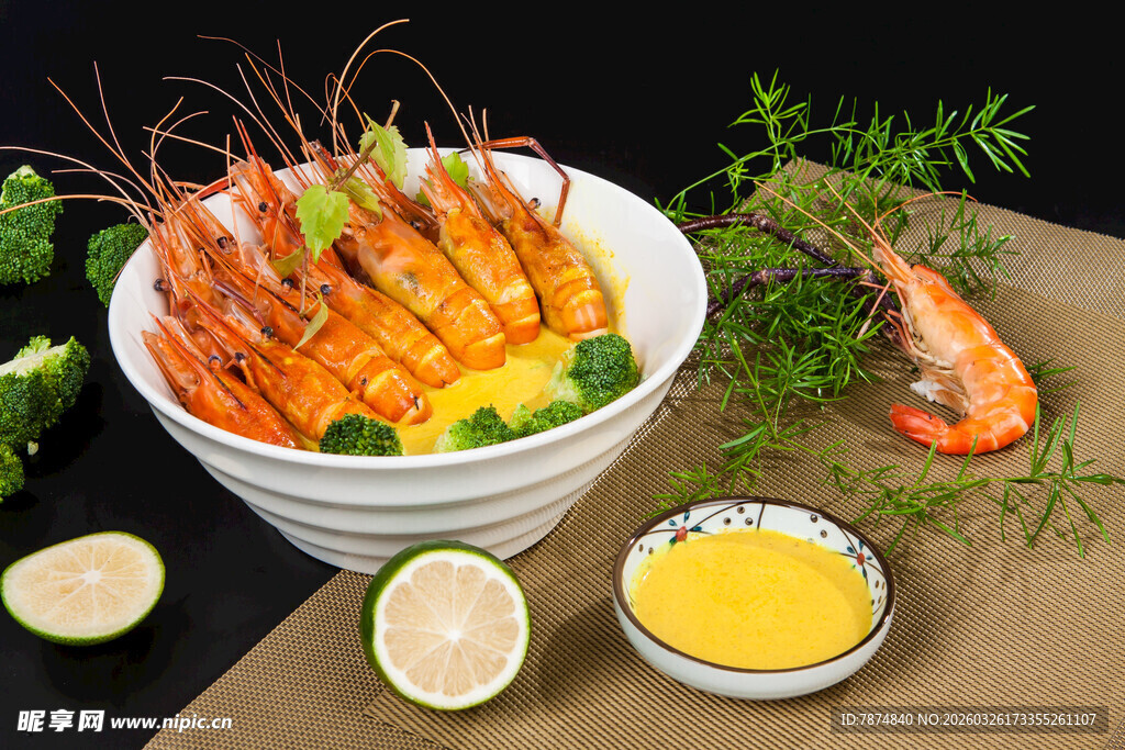 美味鲜虾摆盘 搭配佐料