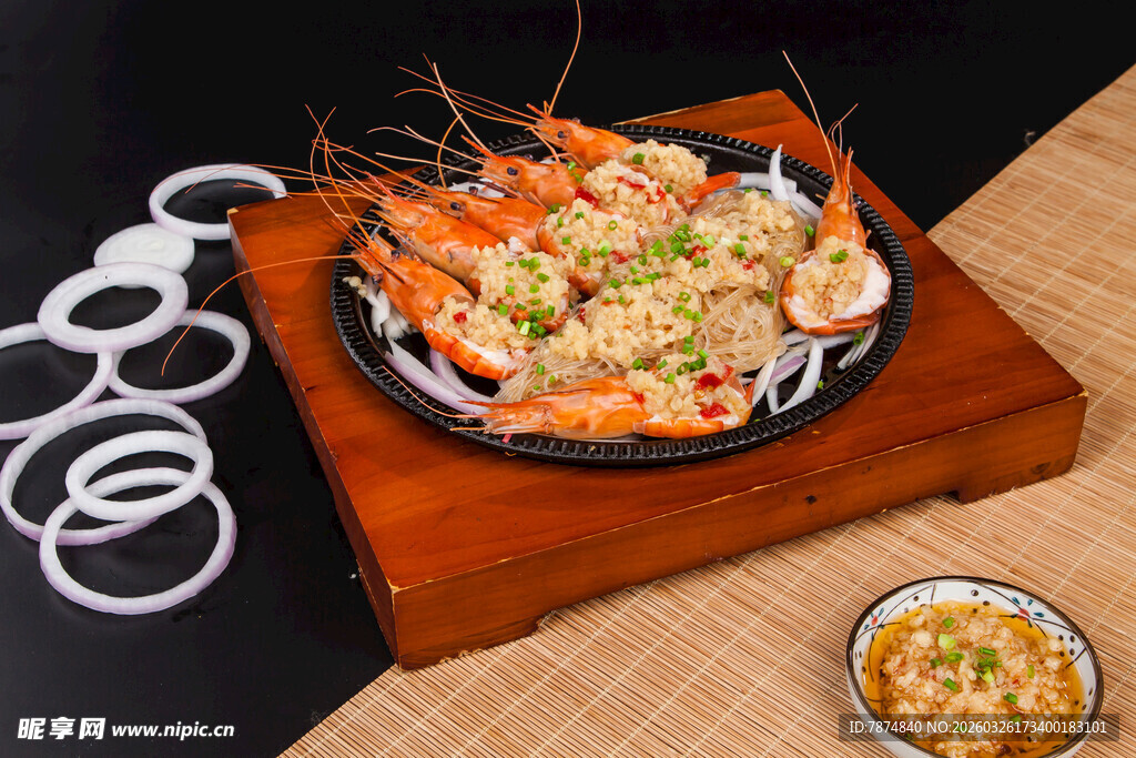 美味蒜蓉烤虾 搭配蘸料