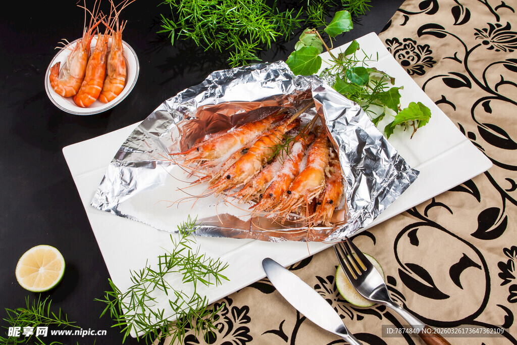 锡纸烤虾搭配清新香草