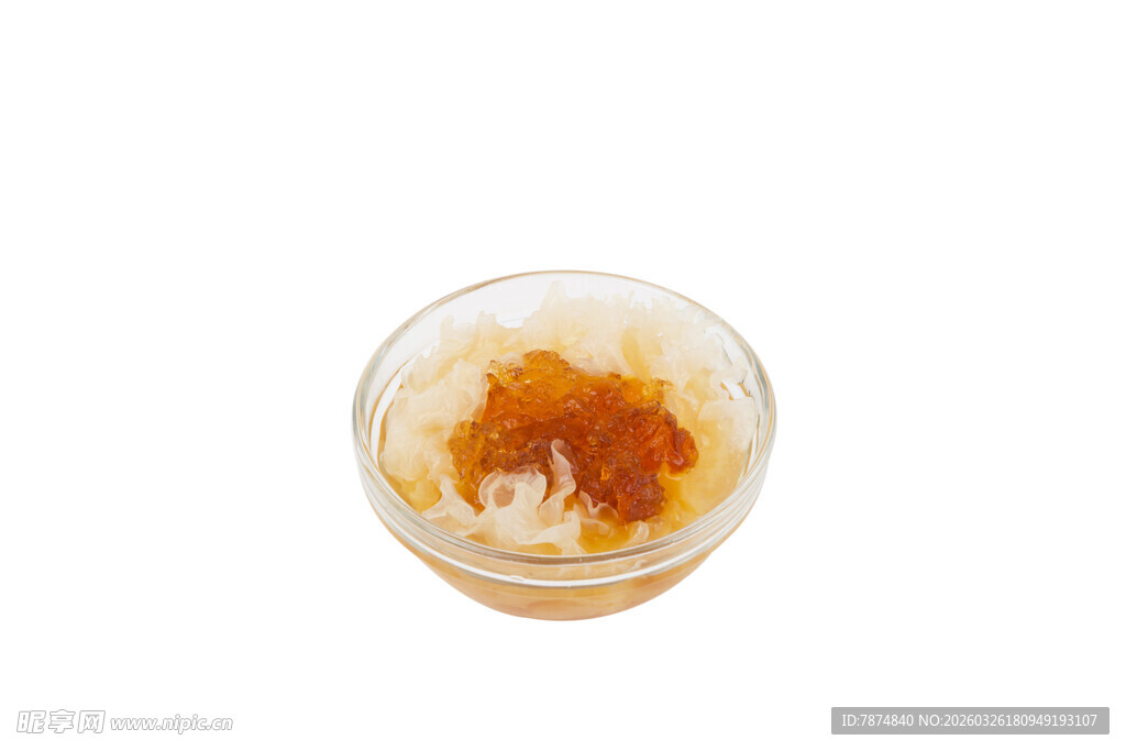 装在玻璃杯中的美味布丁