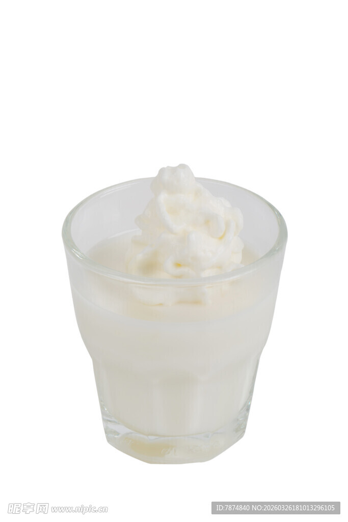 玻璃杯中的奶油饮品
