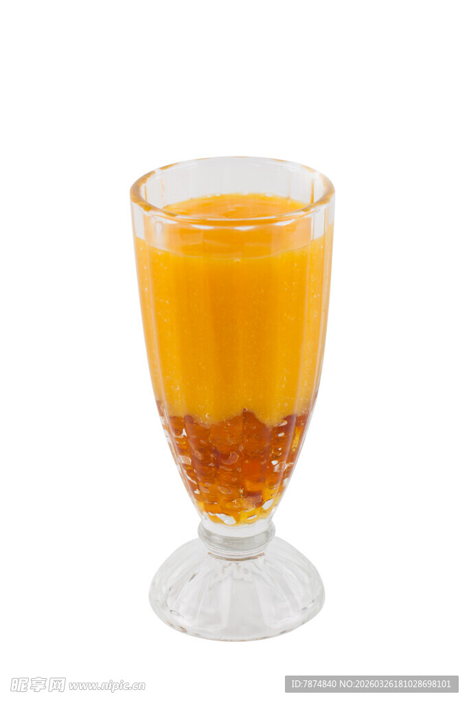 玻璃杯中的橙色珍珠饮品