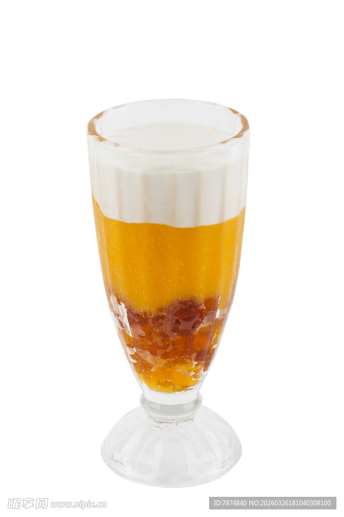 玻璃杯中装的分层饮品
