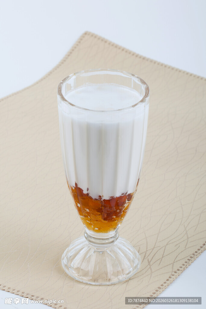 分层饮品玻璃杯中的独特美味