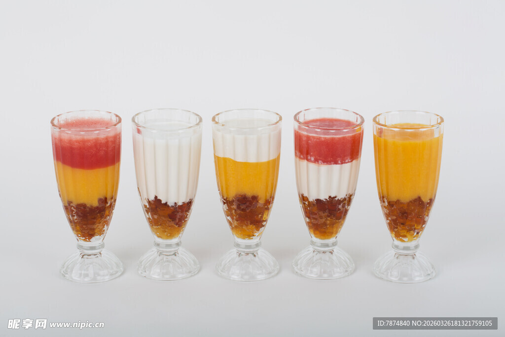 多彩分层小杯甜点