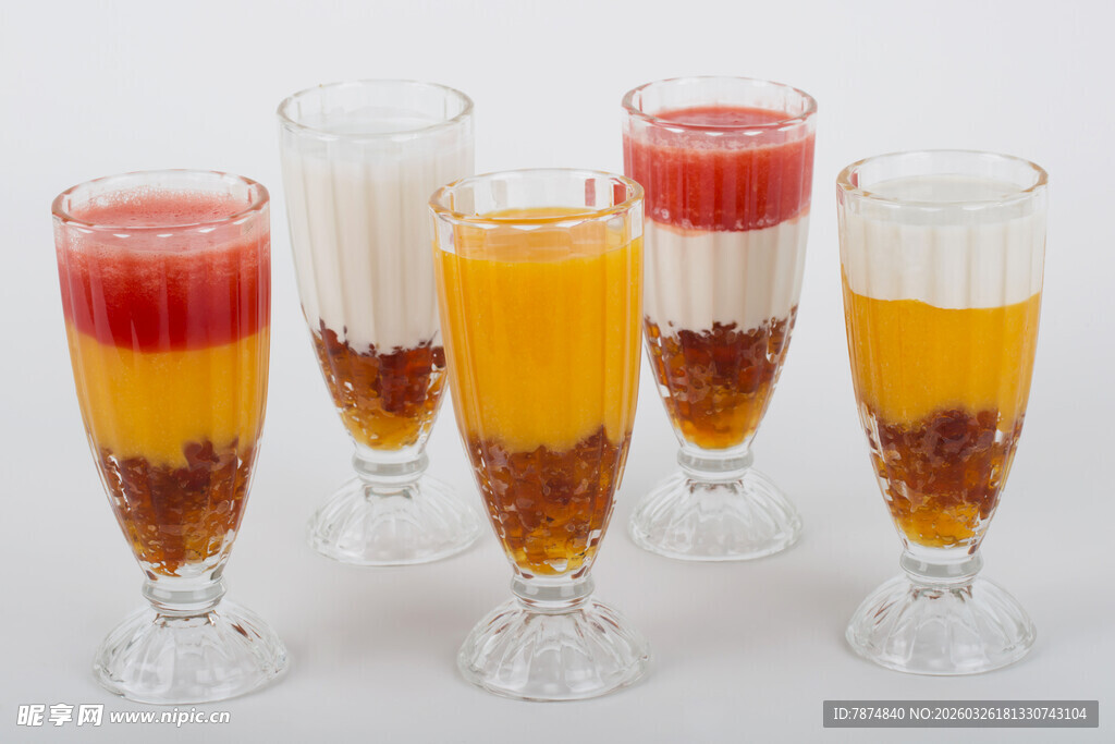 多彩分层甜品杯