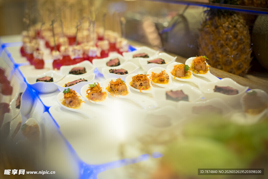 精致多样的美味糕点展示