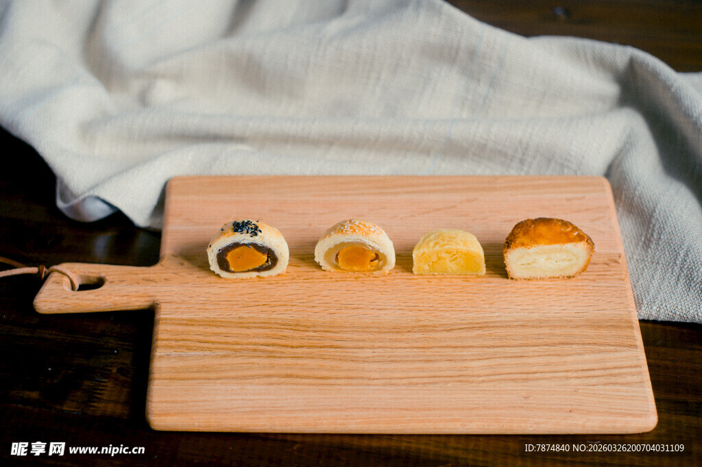 木制砧板上的美味甜点