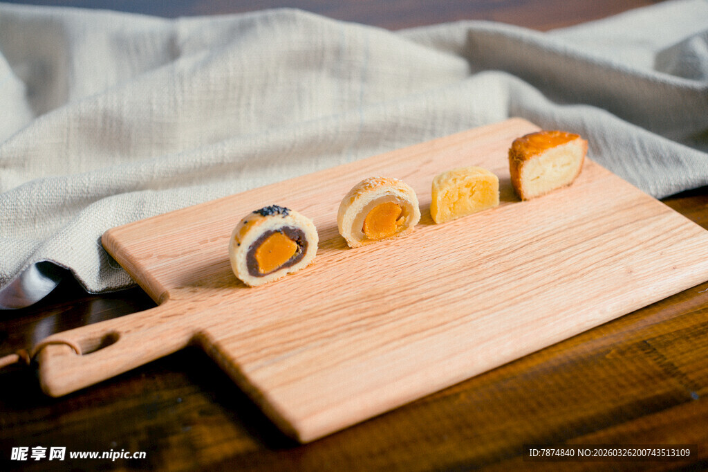 木砧板上的美味甜点