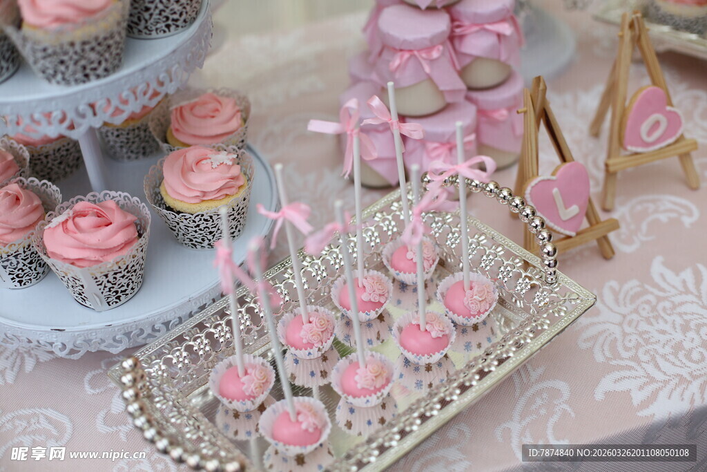 精致粉色系甜品布置