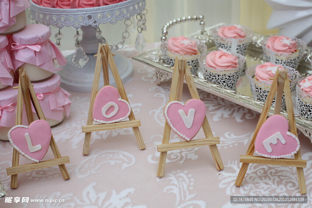 粉色爱心甜点 浪漫氛围