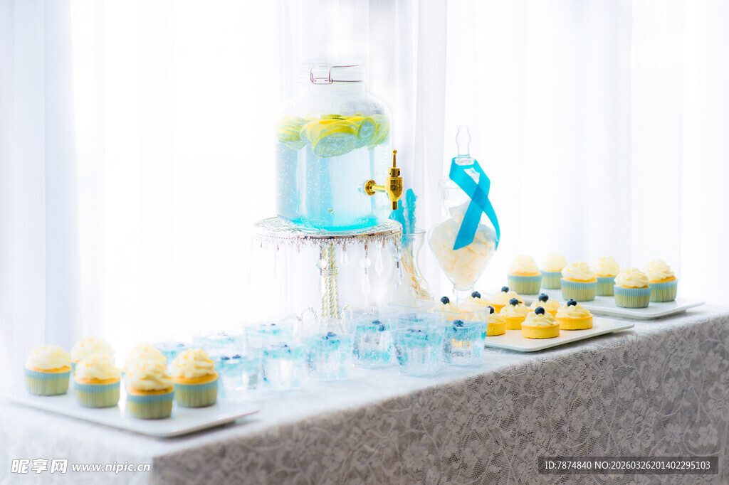 蓝色主题精致甜品台布置