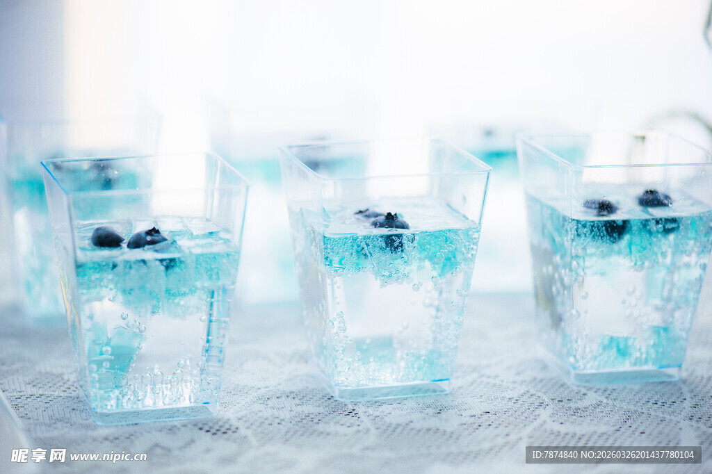 蓝色系清新透明杯花装饰