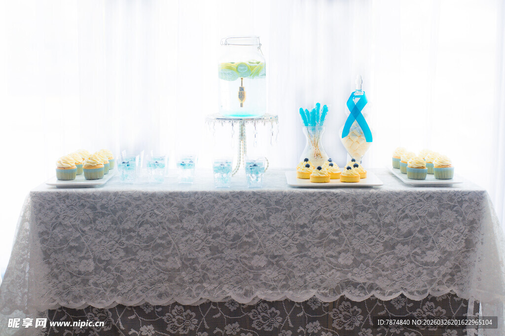 精致桌饰 装点梦幻甜品台