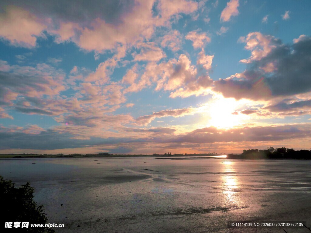 海滨绚丽日落美景