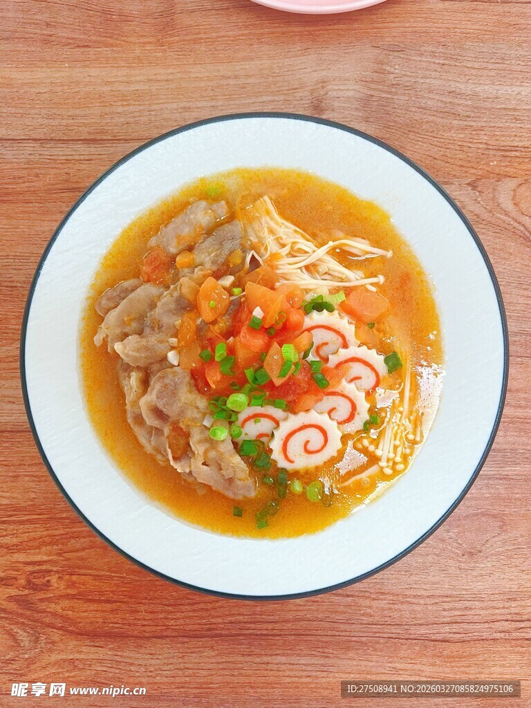 鱼糕番茄肥牛浓汤面