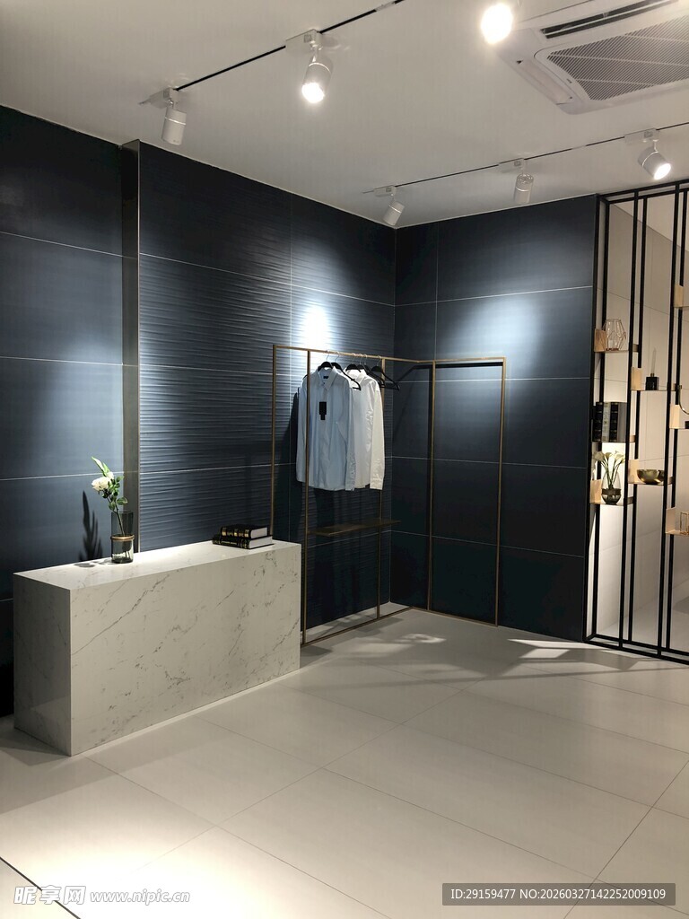 时尚服装店室内陈列展示